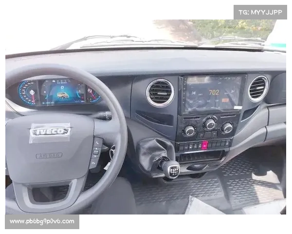 依维柯欧胜4x4最新官图，侧滑门，全时四驱+三把锁，3.0T柴油动力